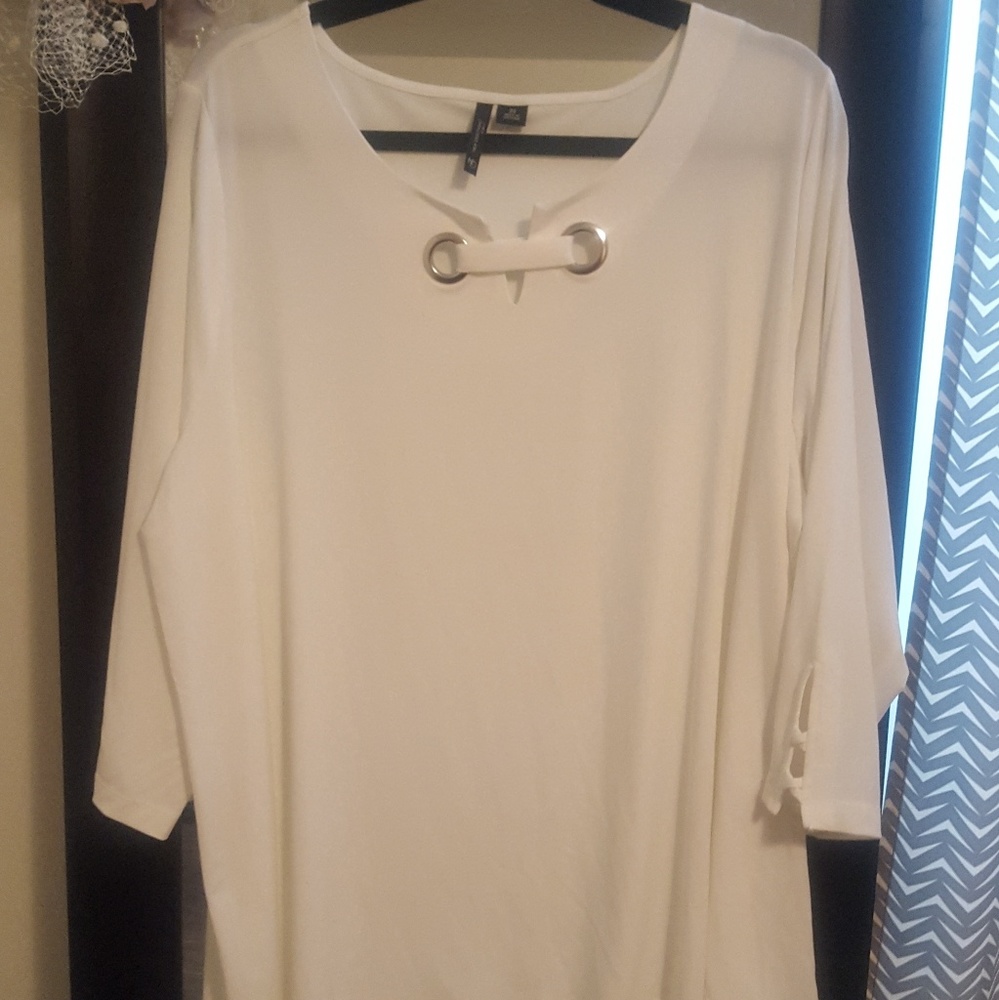 Pretty in White🌼 White Blouse